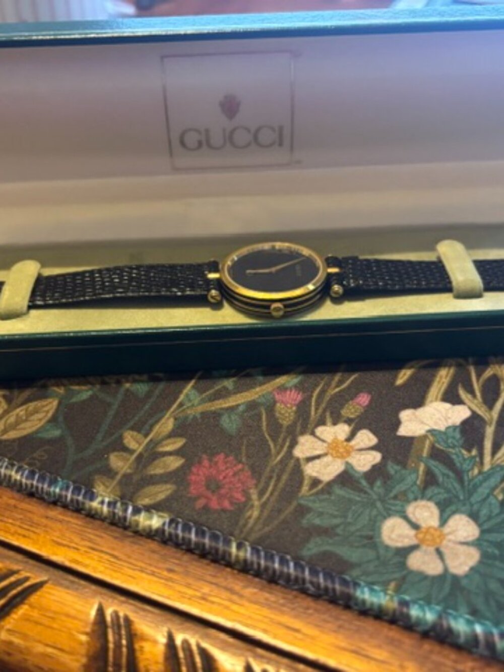 Vintage 1990's Women's Gucci Watch - Picture 2 of 4